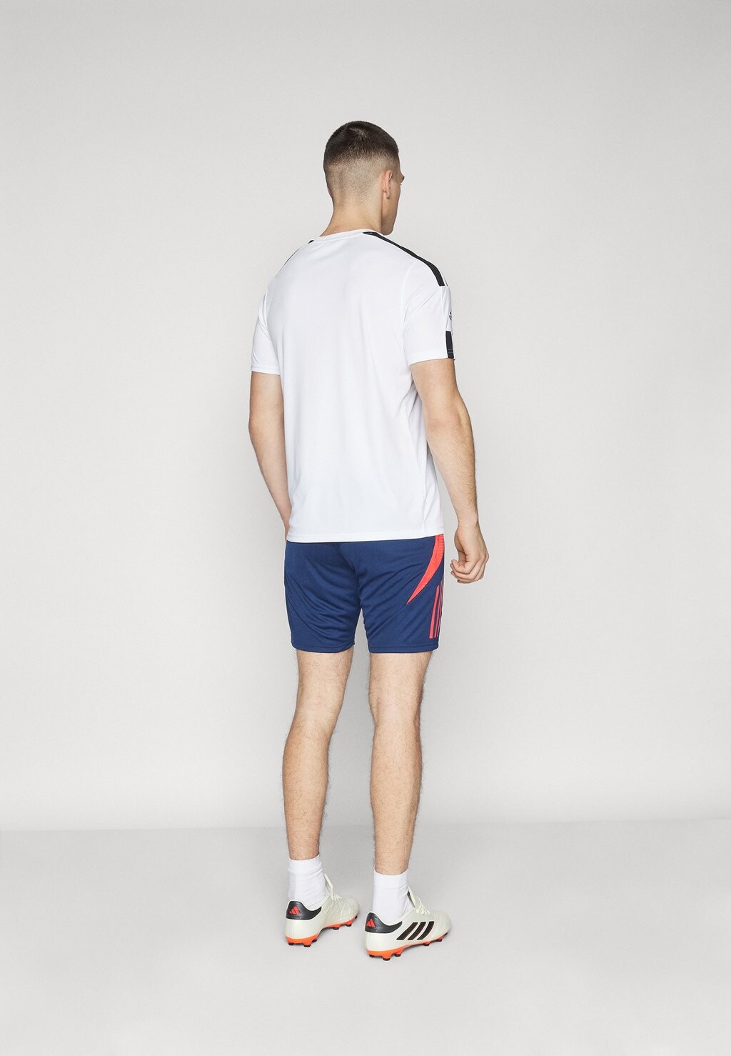 

Спортивные шорты Manchester United Training Short adidas Performance, темно-синий
