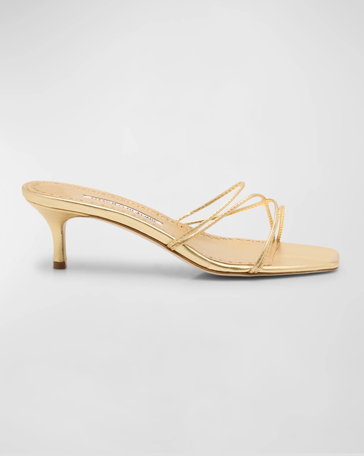 Кожаные шлепанцы с ремешками и эффектом металлик Manolo Blahnik, цвет Gold
