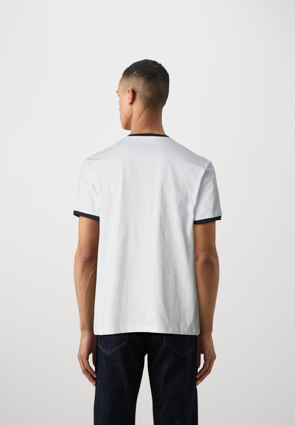 

Простая футболка SCRIPT Guess Jeans, белый