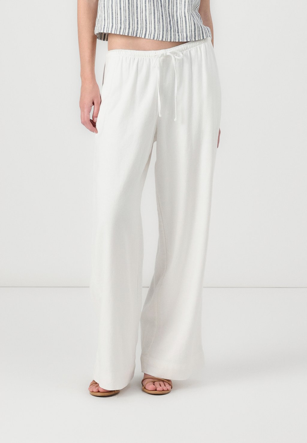 

Брюки WIDE LEG BLEND PULL ON Abercrombie & Fitch, Brilliant White