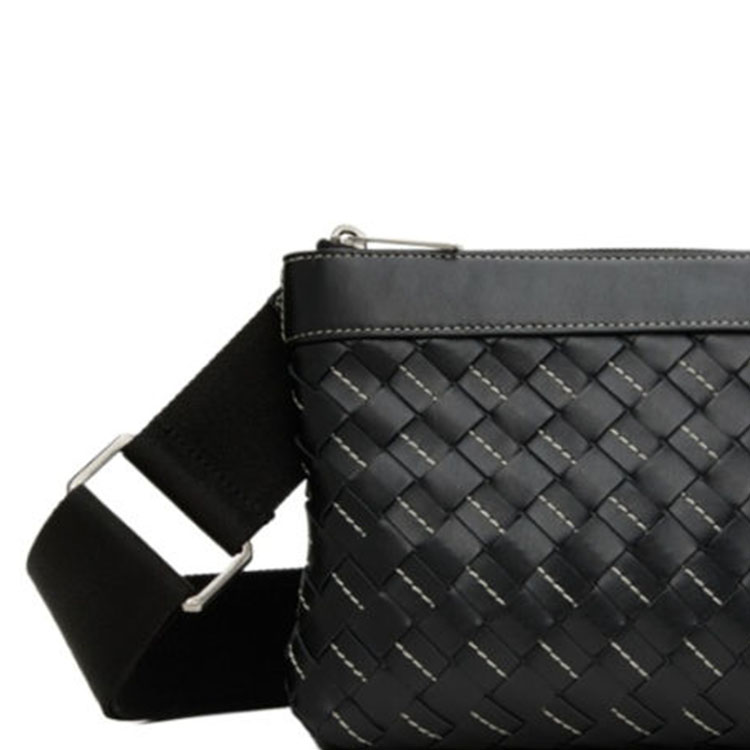 Bottega Veneta Мужская наплечная сумка из овчины черного цвета — фото 4