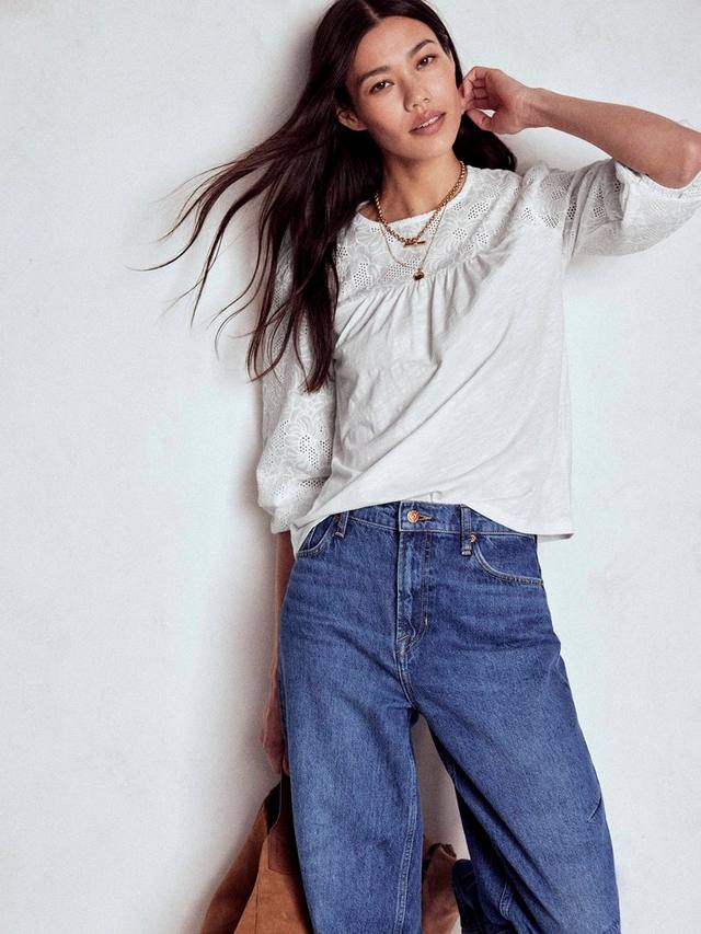 

Майка с вышивкой и рюшами Boden, White