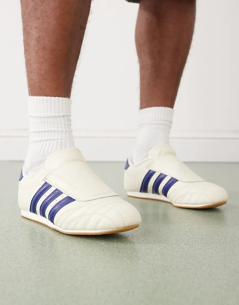 Кроссовки для тхэквондо adidas Originals в кремово-белом и синем цветах
