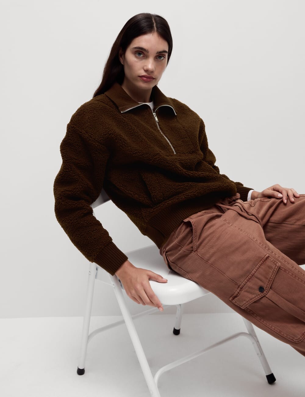 

Толстовка с текстурой Borg и застежкой-молнией на половину длины Marks & Spencer, цвет Dark chocolate