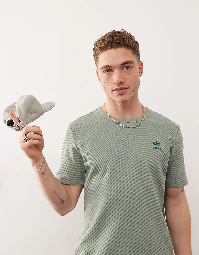 

Футболка adidas Originals Trefoil Essentials вафельного цвета зеленого цвета
