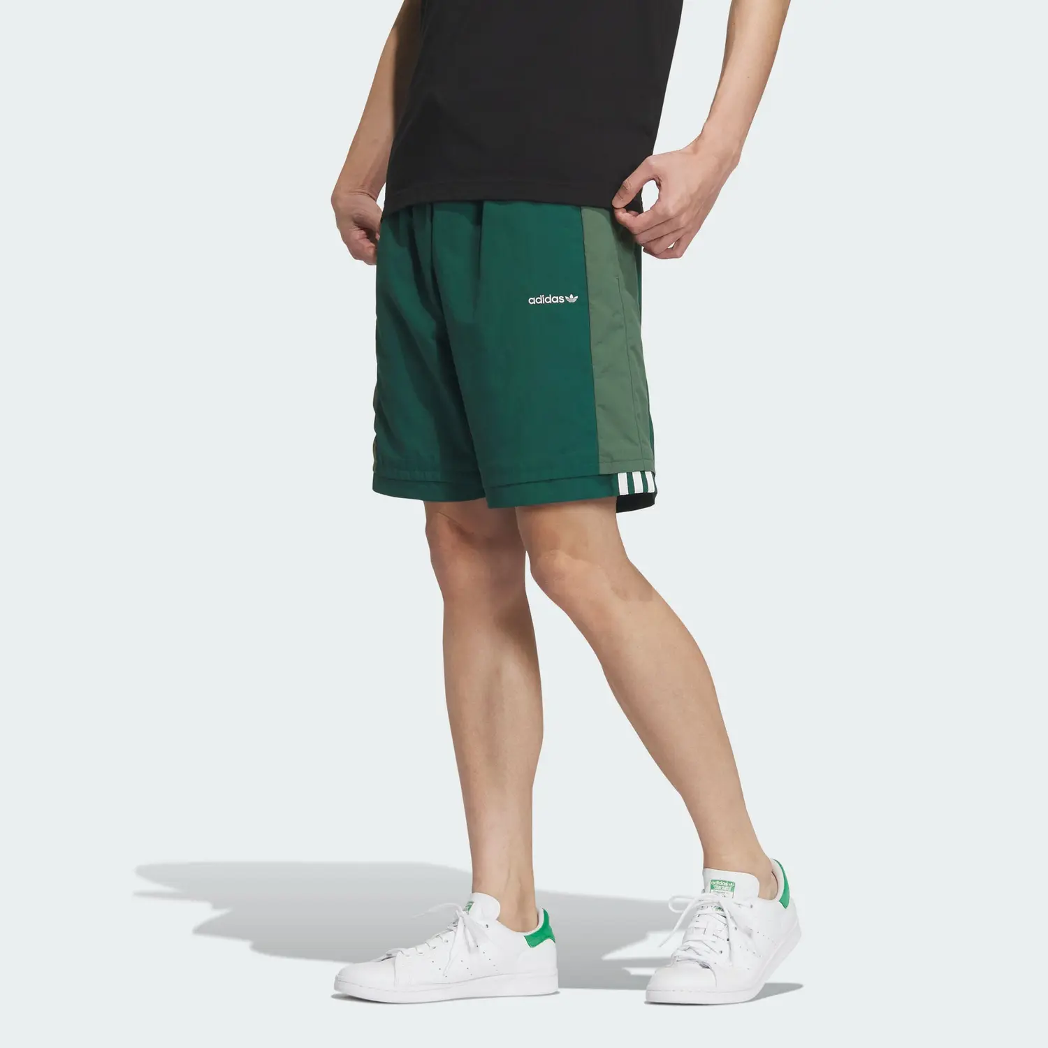 Повседневные шорты мужские лесной зеленый Adidas Originals, зеленый — фото 2