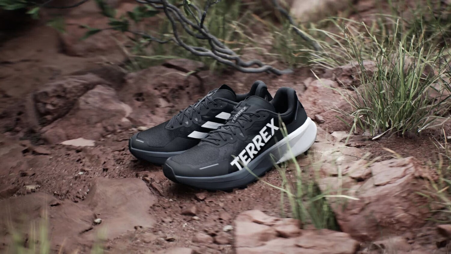 Кроссовки для бега по пересеченной местности Terrex Agravic 3 Adidas, цвет Core Black/Grey One/Grey Six — фото 2