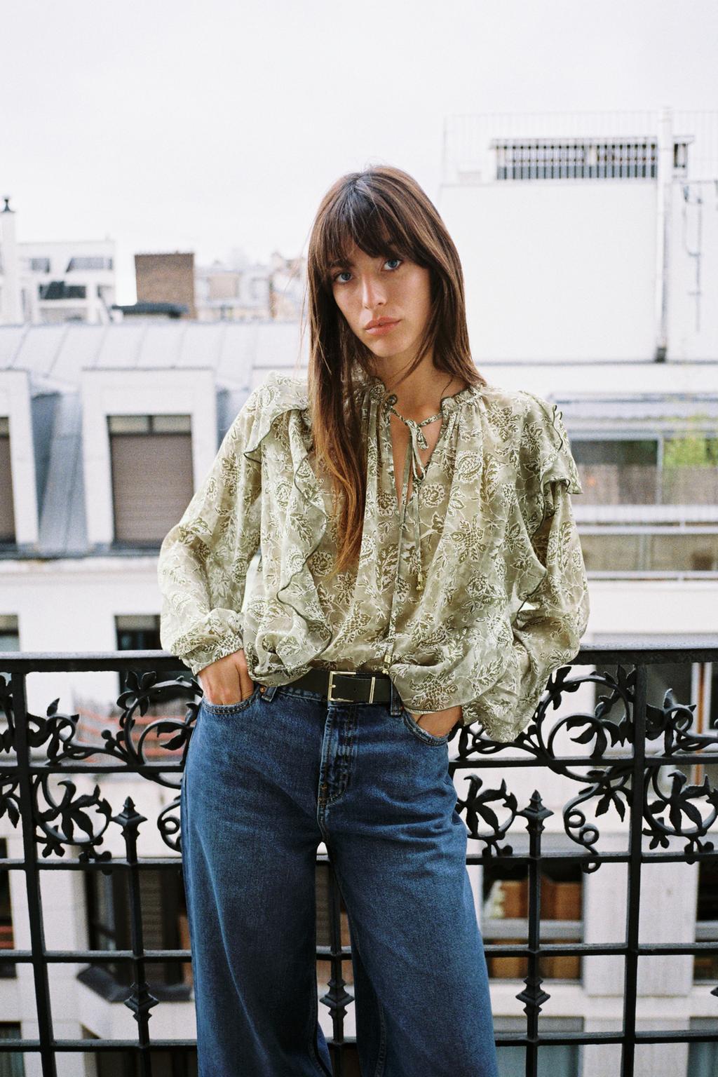 

Блузка с принтом и оборками ZARA, разноцветный
