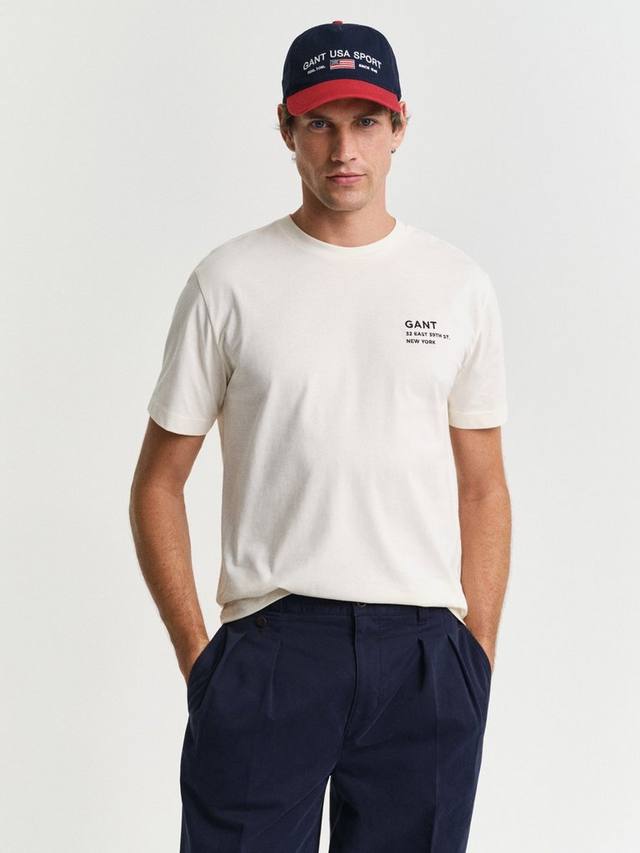 

Маленькая графическая футболка GANT, кремовый