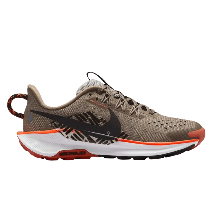 

Кроссовки Nike Pegasus Trail 5 GS Khaki Hyper Crimson, коричневый