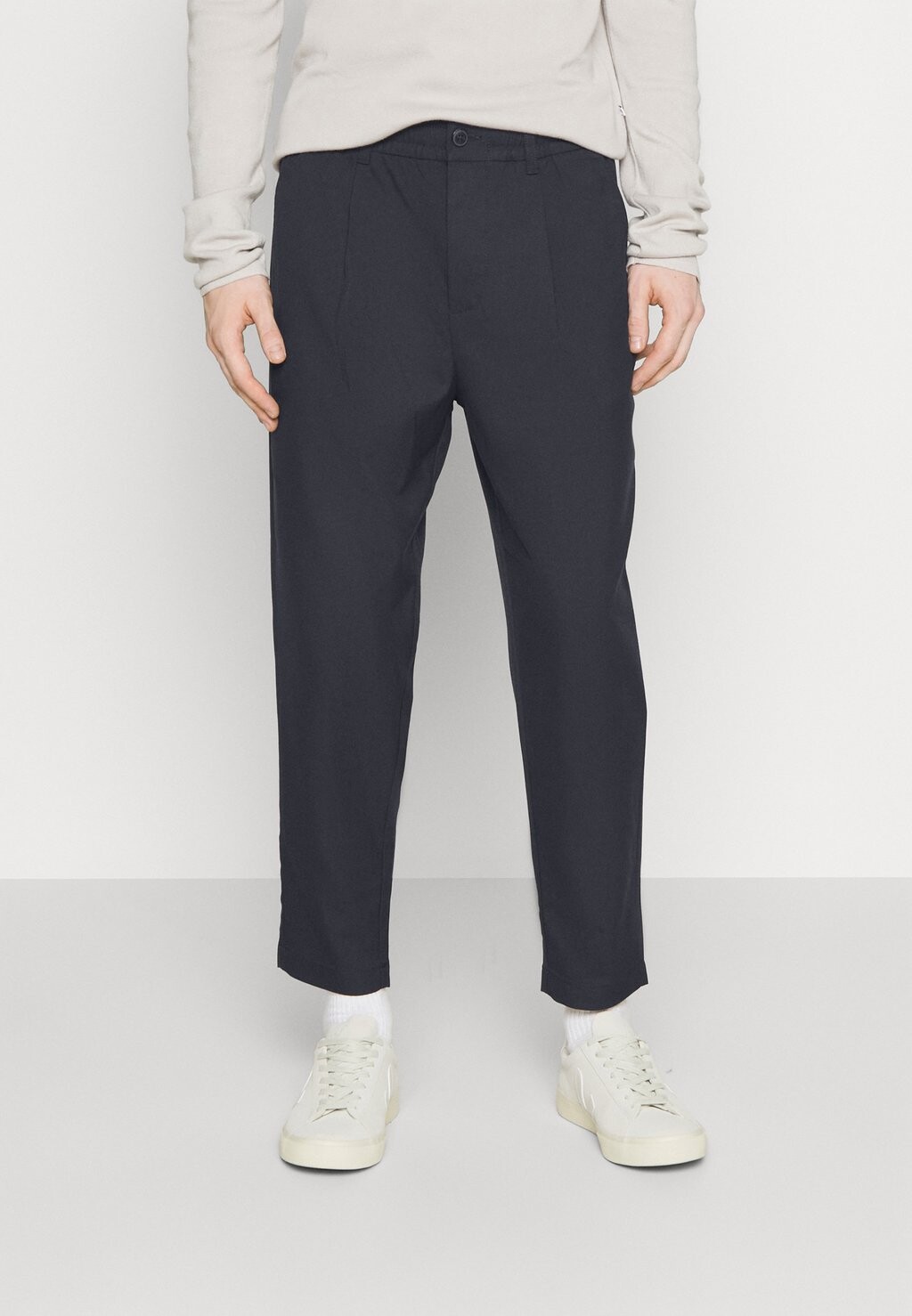 

Чиносы JPSTKARL JJREESE TAPERED Jack & Jones, темно-синий пиджак