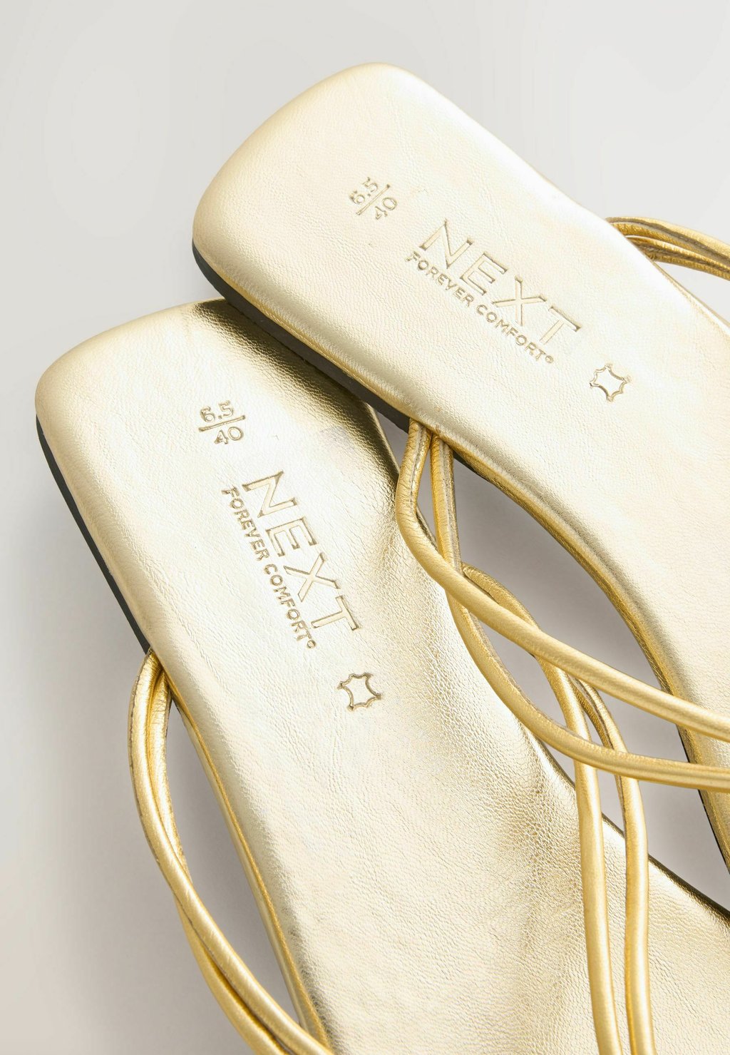 Шлепанцы STANDARD WIDE FIT-FOREVER COMFORT KNOTTED TOE Next, светло-желтый — фото 4