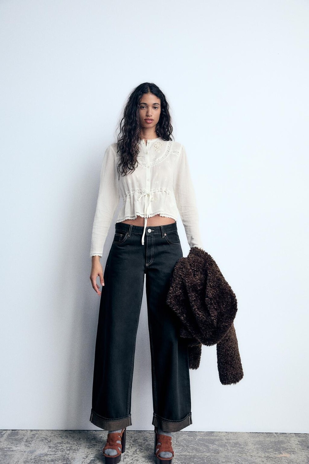 

Джинсы TRF свободные мини-складывающиеся с низкой посадкой ZARA, черный/желтый