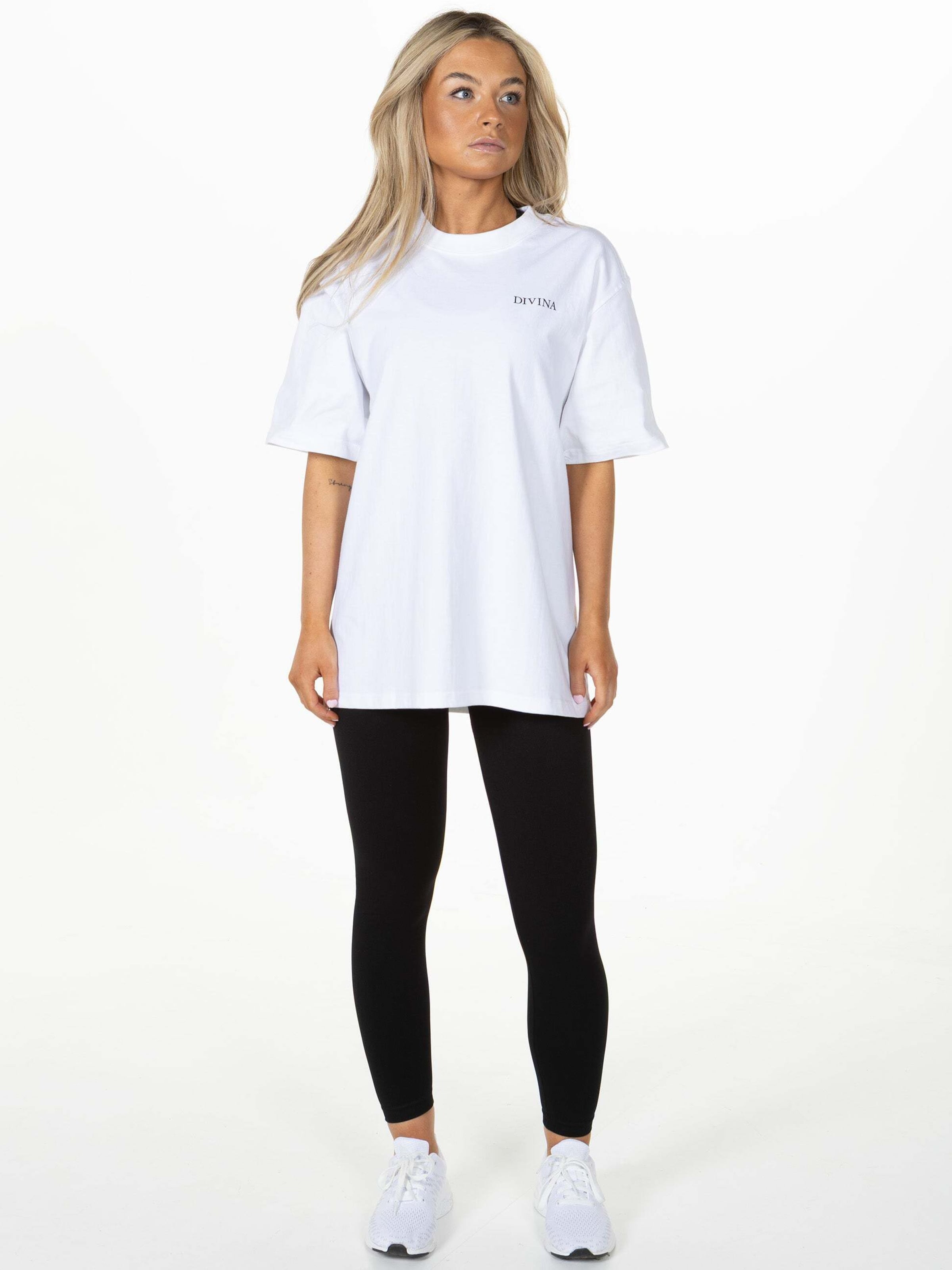 

Divina Футболка 'Laxus' в белом цвете