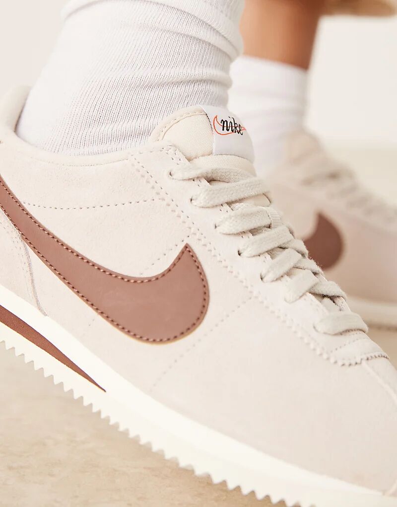 Кроссовки Nike Cortez Suede бежевого и коричневого цветов — фото 4
