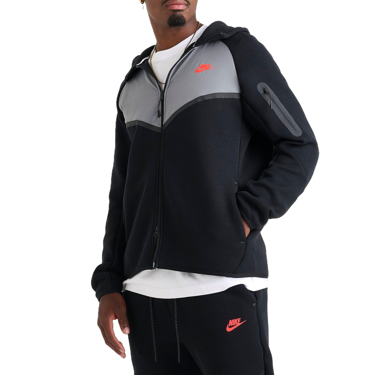 

Nike Куртка WINDRUNNER, Black/Smoke Gray/Bright Red