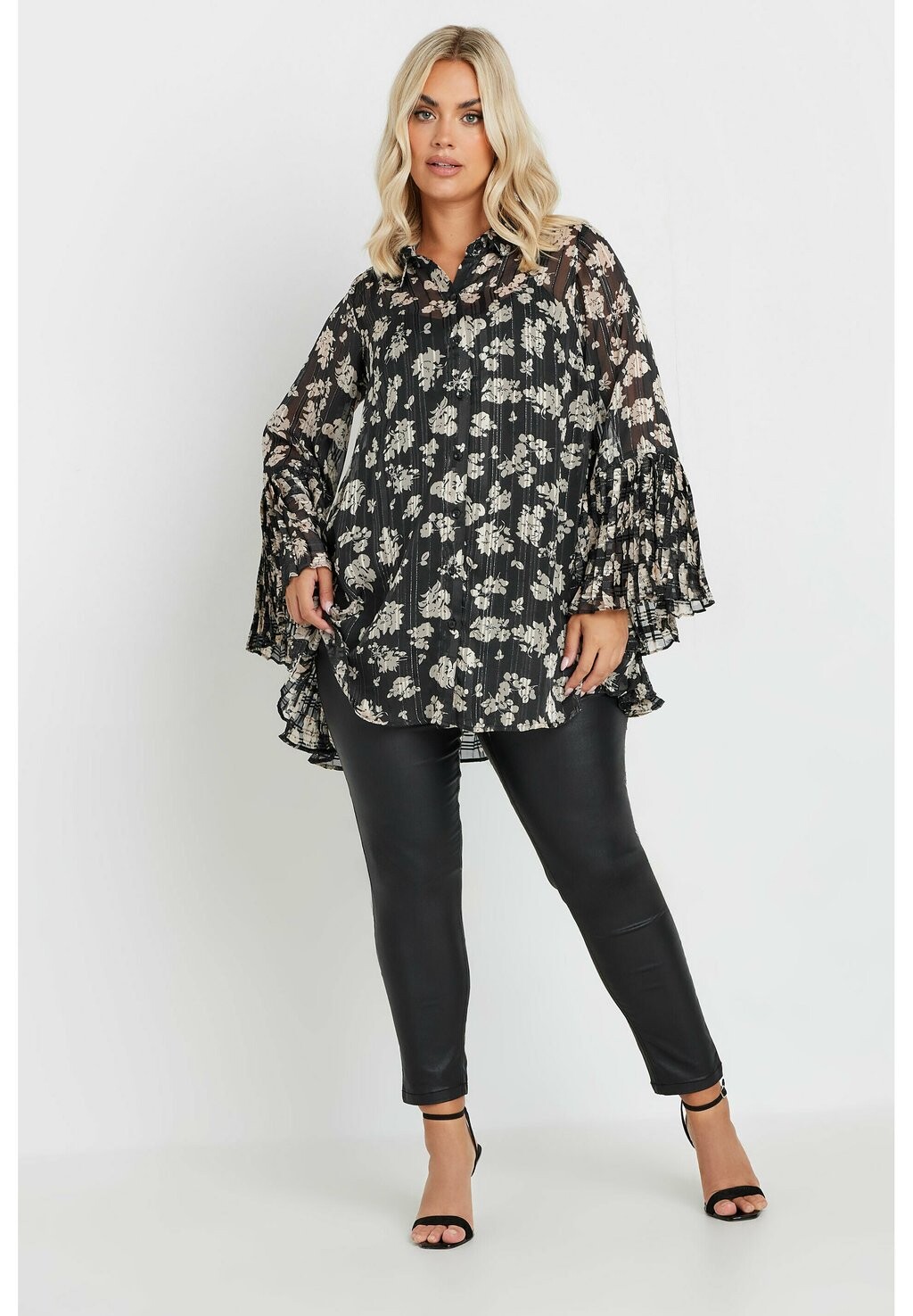 

Блузка на пуговицах FLORAL PRINT FLARED SLEEVE Yours Clothing, черный