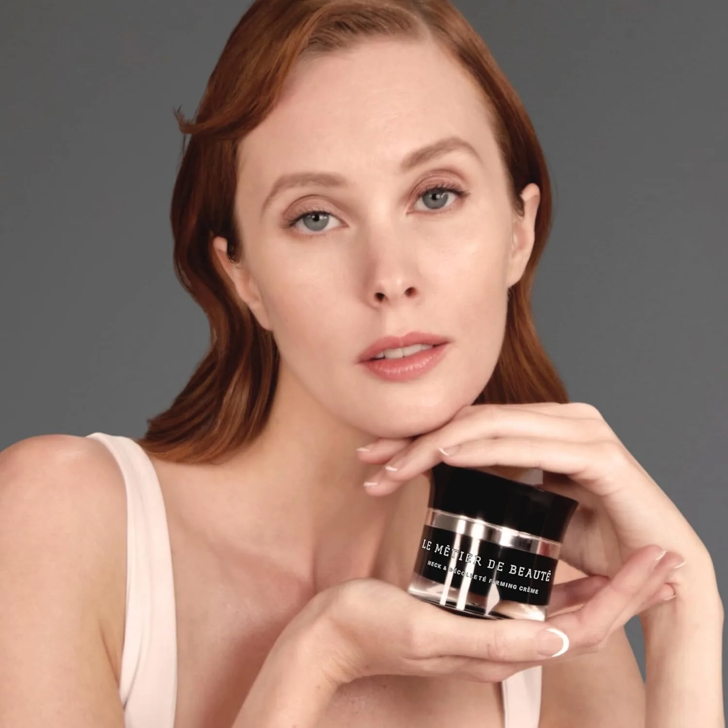Крем для лица Le Metier De Beaute — Укрепляющий для шеи и декольте MĒTIER, антивозрастная формула, стимулирующая выработку, 48 мл — фото 4