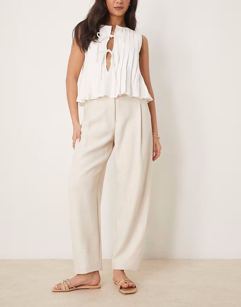 

ASOS DESIGN брюки-бочки с фактурной отделкой и язычком нейтрального цвета