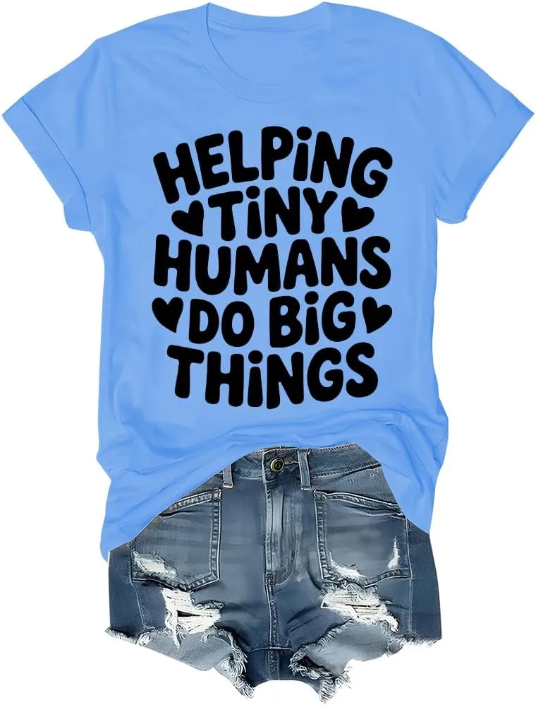 Футболка с принтом "Helping Tiny Humans Do Big Things" V-образным вырезом