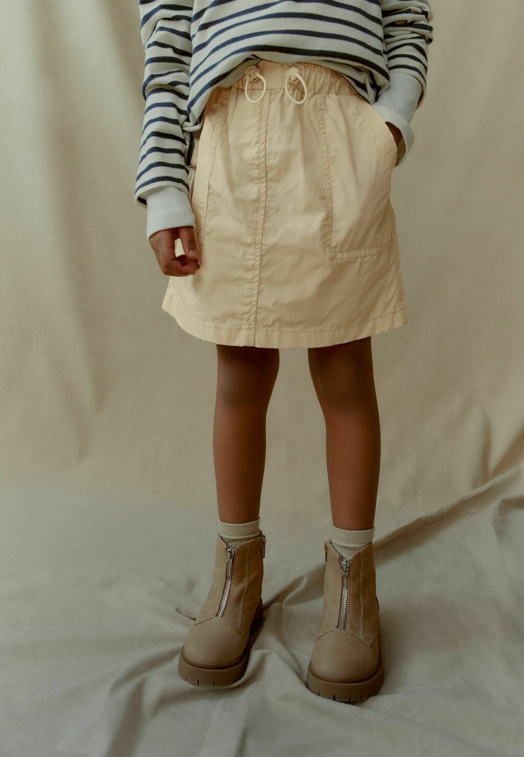 

Юбка мини Parachute Cargo Skirt Next, цвет stone neutral