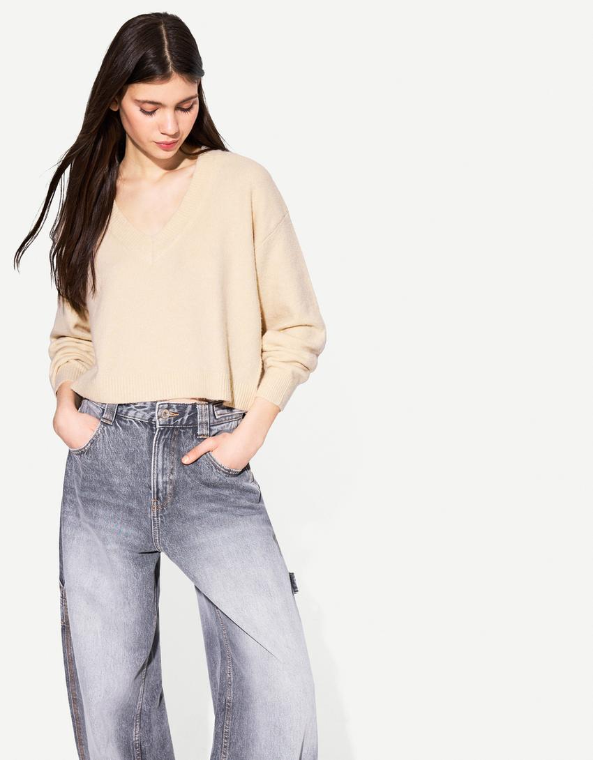 

Укороченный свитер с V-образным вырезом Bershka, желтый
