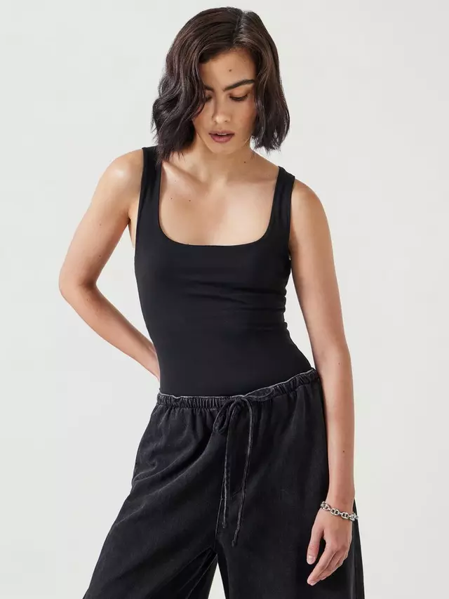

Топ HUSH Jade Wide Strap Vest, черный