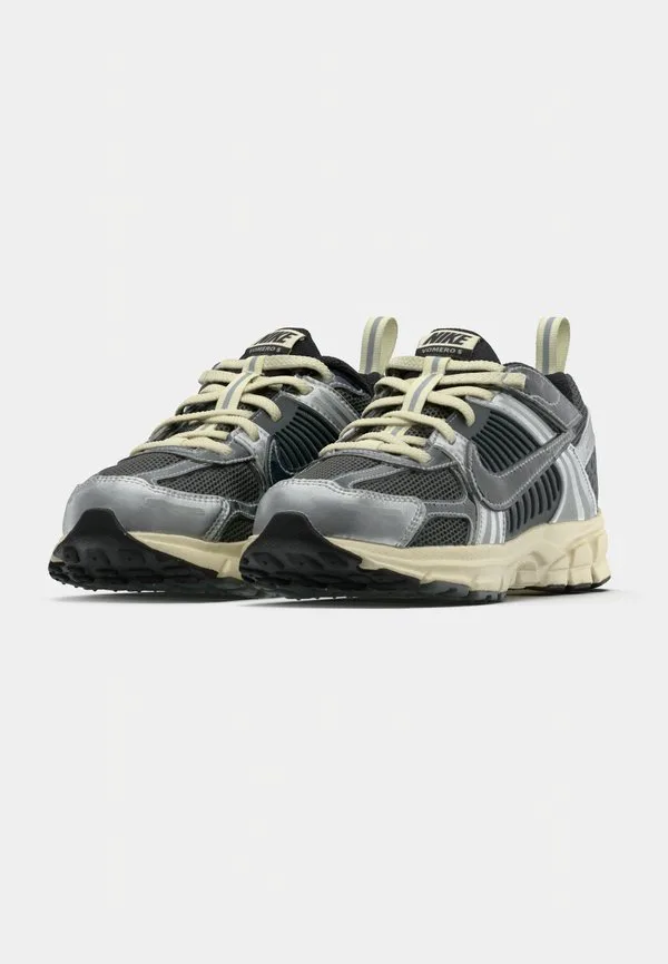 Унисекс кроссовки vomero 5 bp Nike Sportswear, Iron Grey/Chrome/Metallic Silver-Coloured/Coconut Milk — фото 3