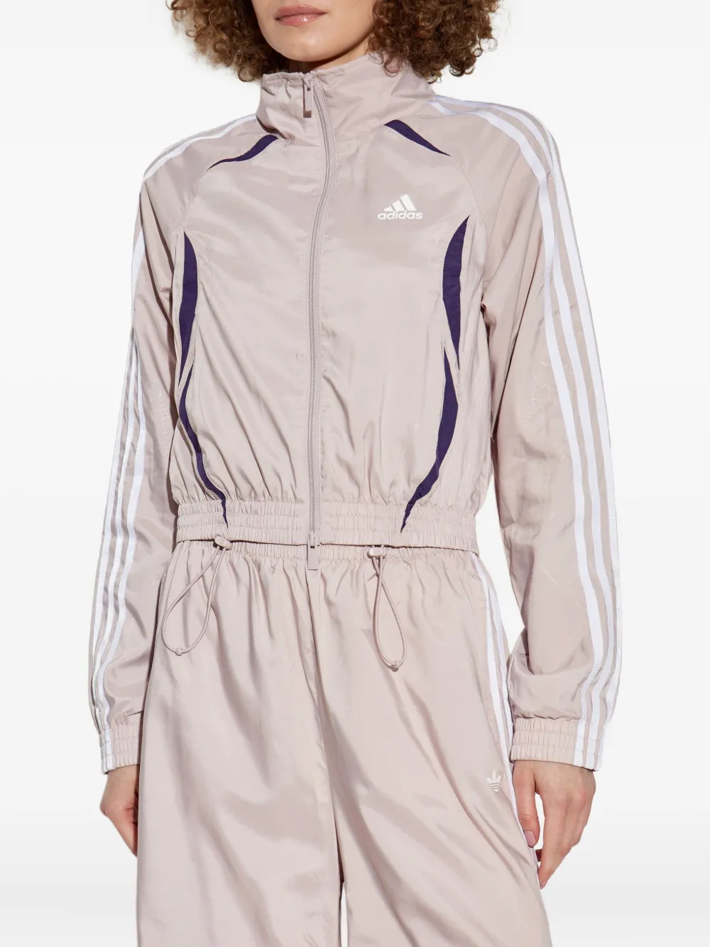 Укороченная спортивная куртка с тремя полосками adidas, розовый — фото 3