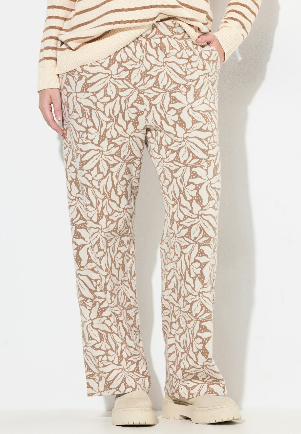 

Спортивные брюки FLORAL PRINT Ulla Popken, светло-коричневый