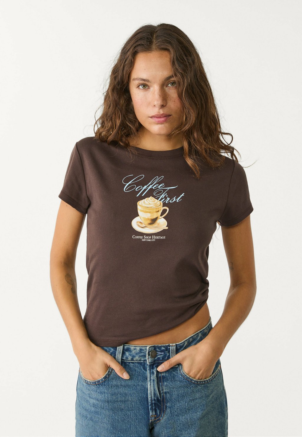 

Футболка с принтом COFFEE FIRST Stradivarius, темно-коричневый