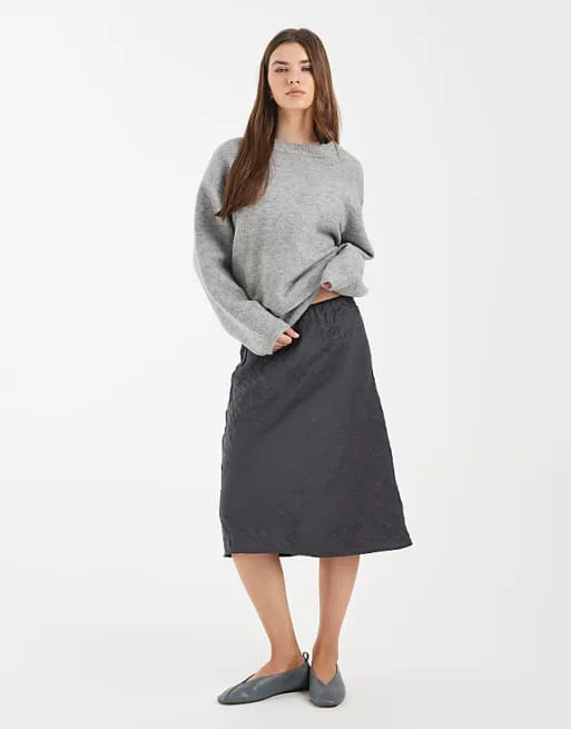 

Темно-серая юбка миди из жатого атласа ASOS DESIGN