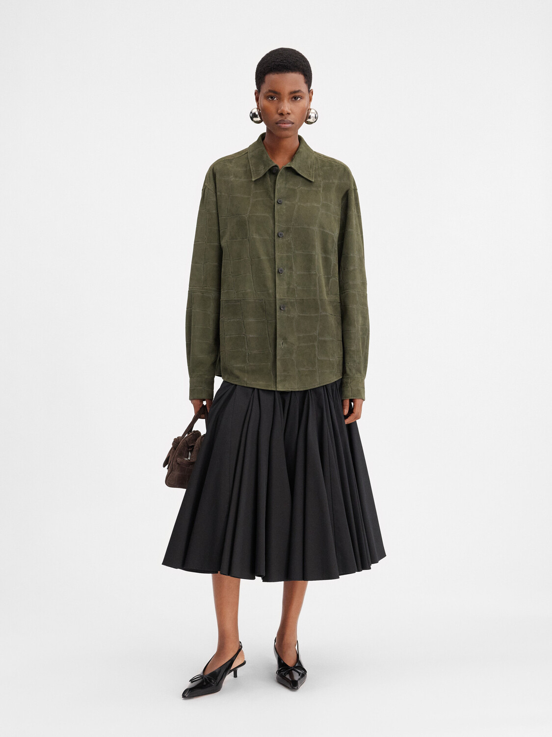 

Рубашка из замши под крокодила JACQUEMUS The Croco leather shirt, хаки