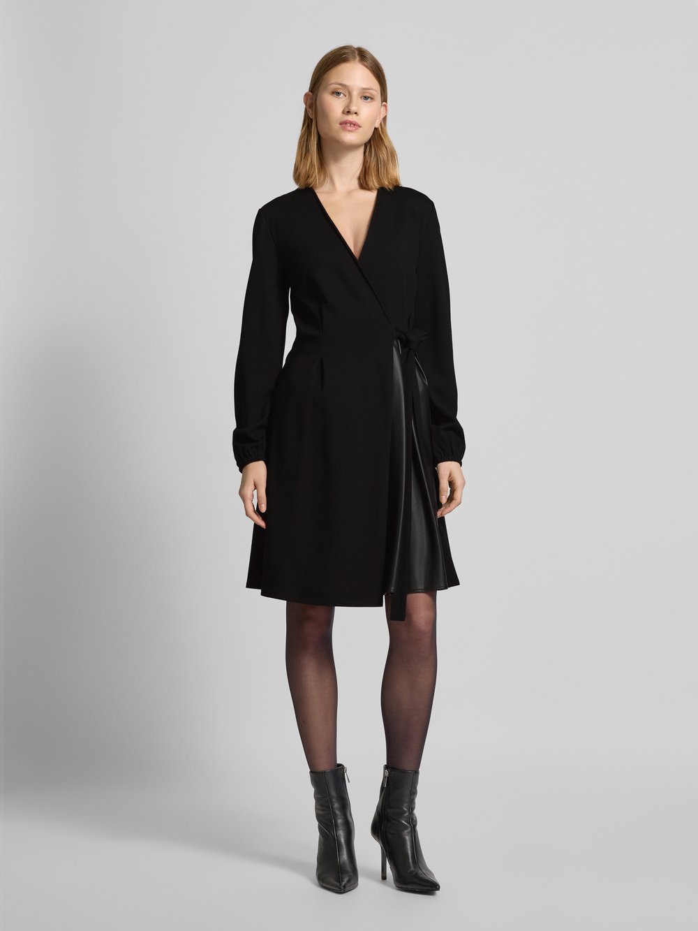 

Платье-халат с рукавами-фонариками, модель 'CENNARE' Weekend Max Mara, черный
