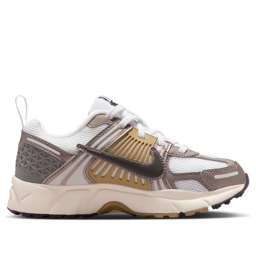 Кроссовки (PS) Nike Air Zoom Vomero 5 'Metallic Pewter Parachute Beige', белый — фото 2