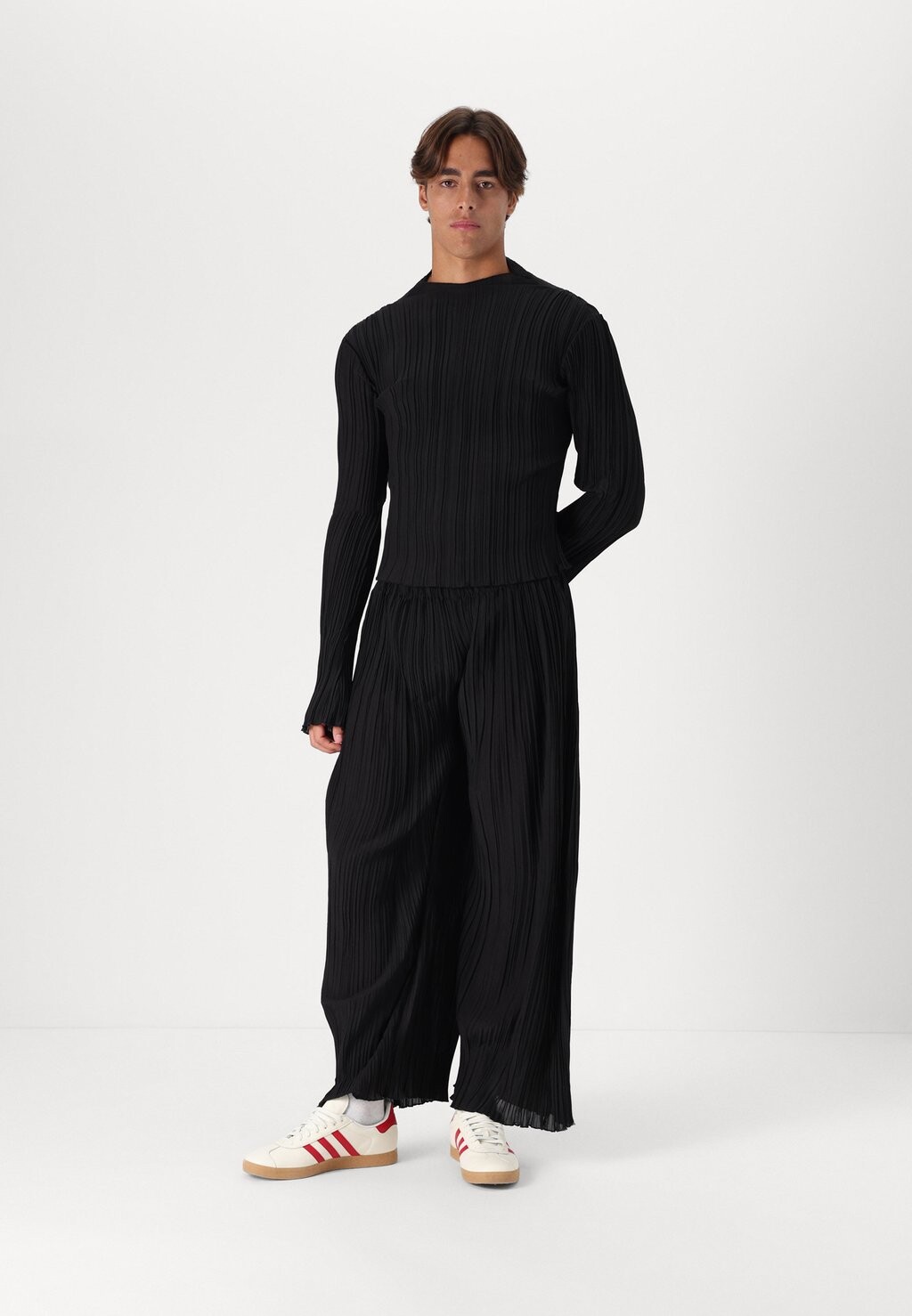 

Топ с длинными рукавами PLISSEE TURTLENECK UNISEX Love Scars, черный