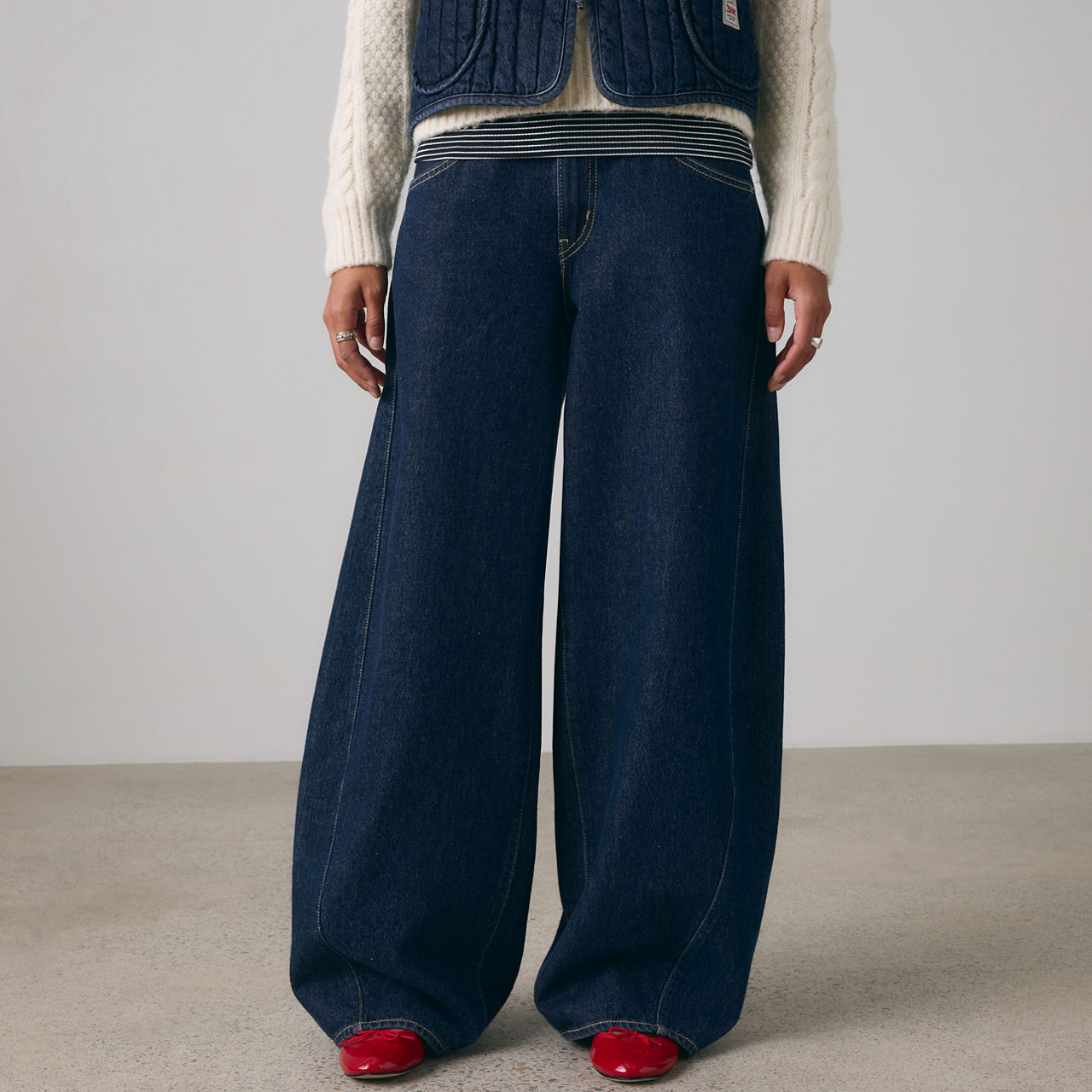 Женские джинсы Super Baggy Barrel Levi's, Shaded View - Dark Wash — фото 2