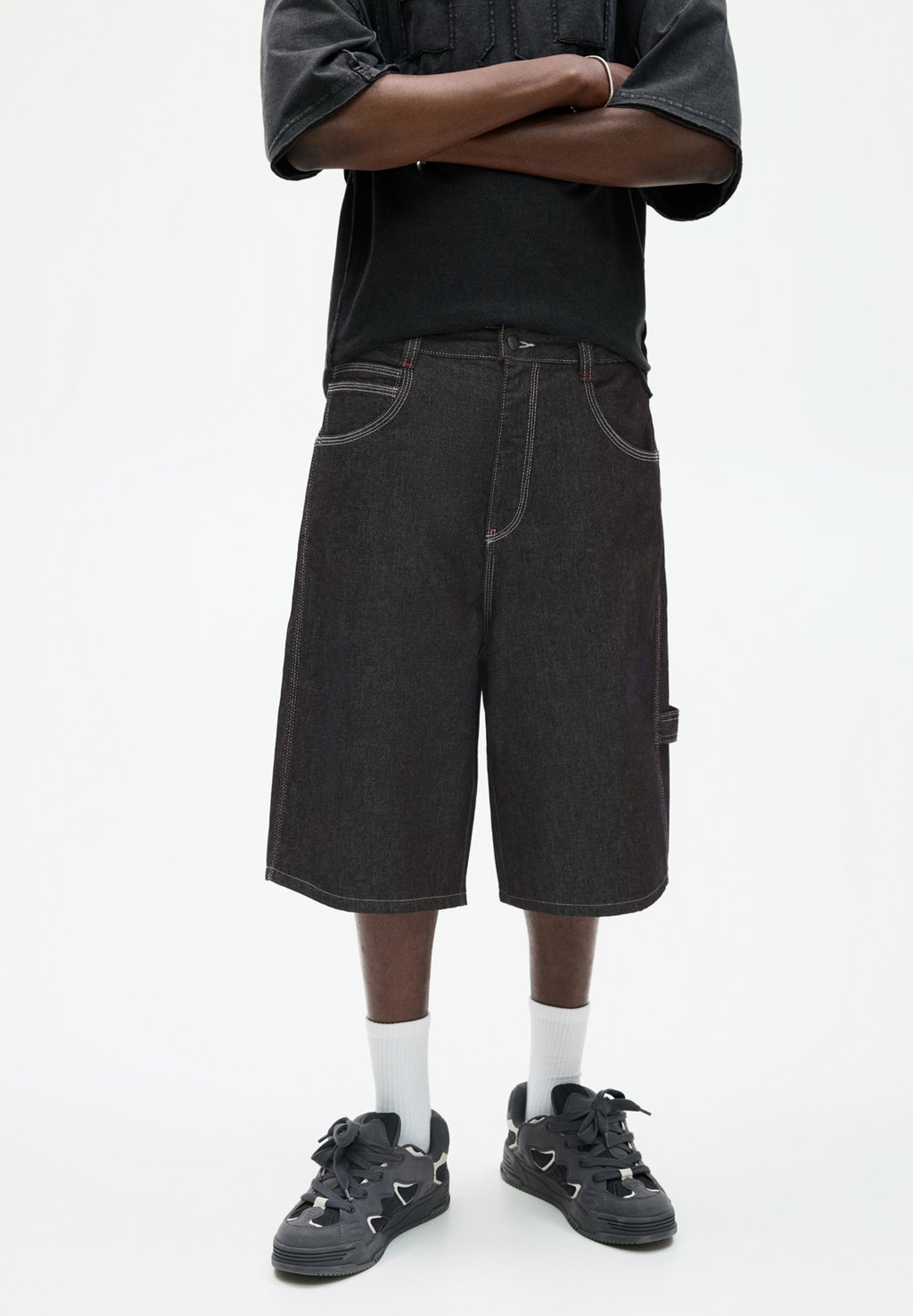 

Джинсовые шорты SUPER BAGGY PULL&BEAR, черный