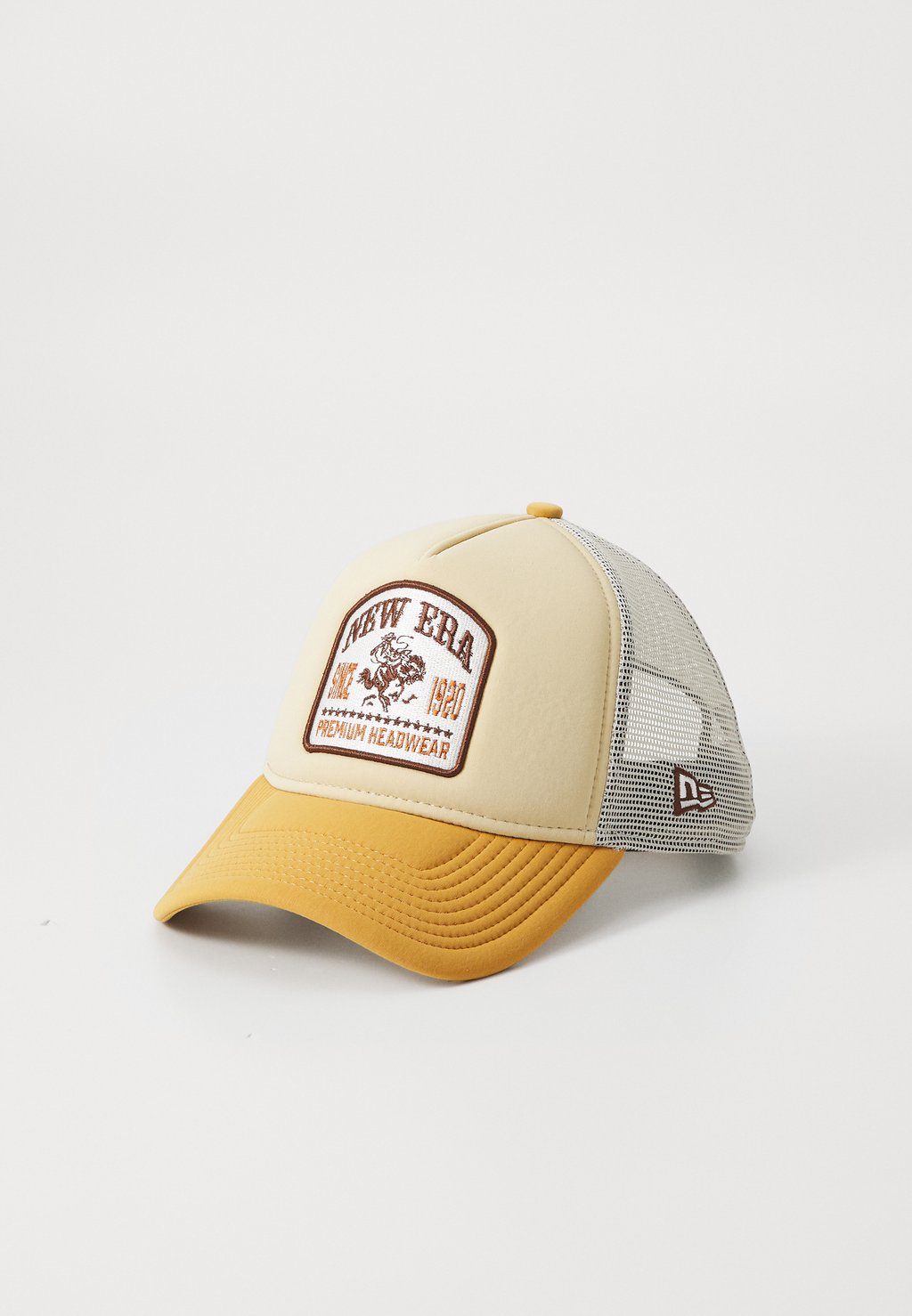 

Бейсболка GRAPHIC PATCH TRUCKER UNISEX New Era, бежевый