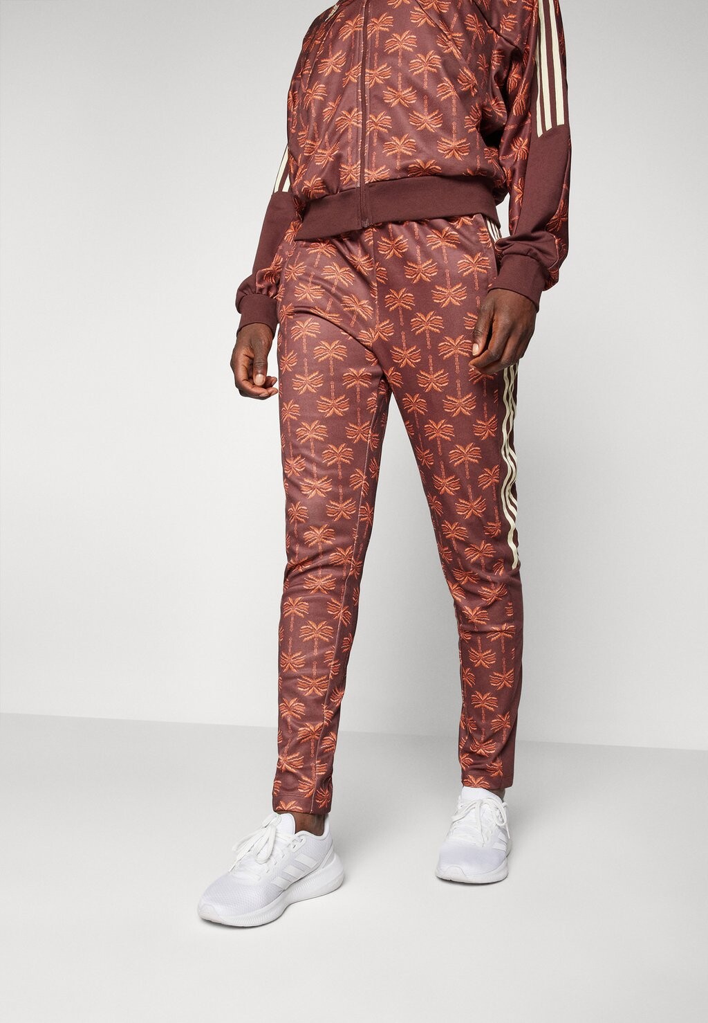 

Спортивные брюки Farm Tiro Track Pants adidas Sportswear, дымчато-медный/лисьй красный/загадочный коричневый