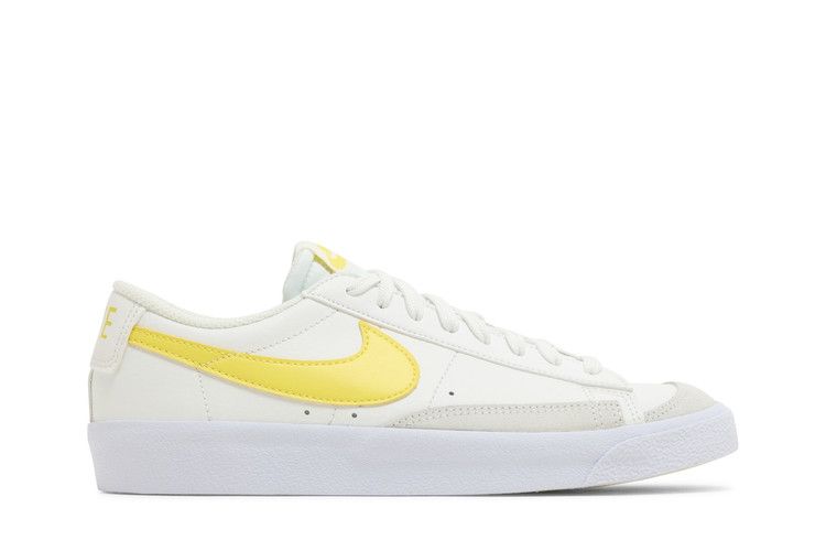 Кроссовки Nike Blazer Low '77 GS 'White Opti Yellow', белый — фото 2