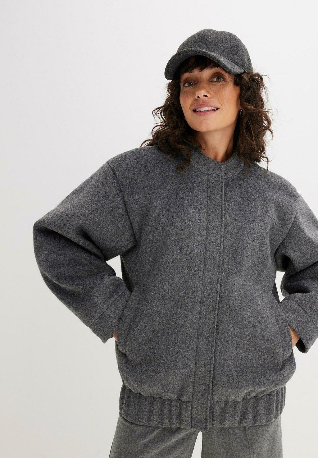 

Куртка-бомбер BLOUSON IN OPTIK bonprix, серый