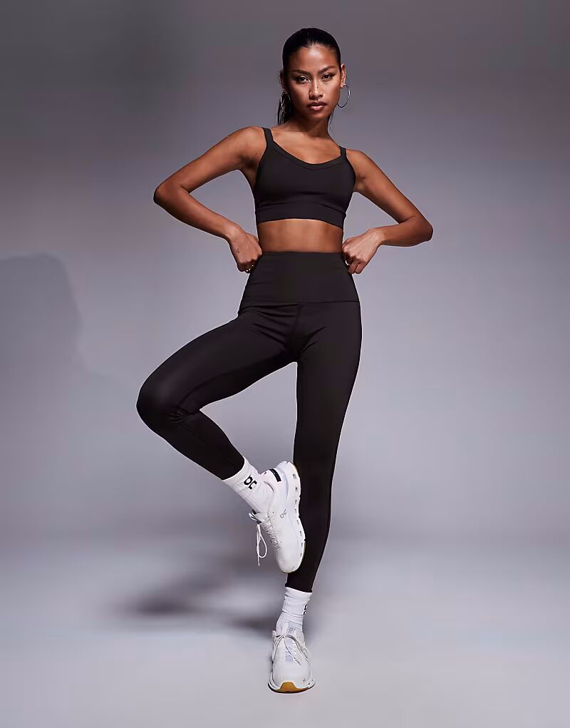 

Спортивный бюстгальтер Icon Active средней поддержки 4505 со съемными подушечками и регулируемыми бретелями цвета темного шоколада