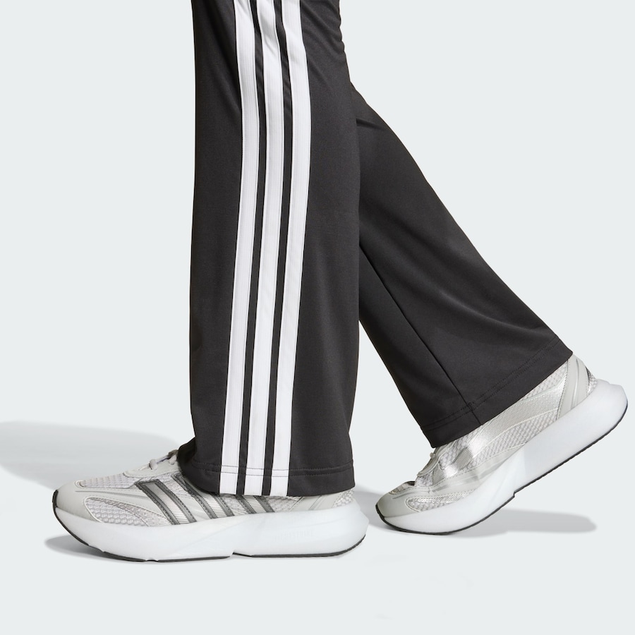 Расклешенные спортивные брюки ADIDAS SPORTSWEAR Train Essentials, черный — фото 4