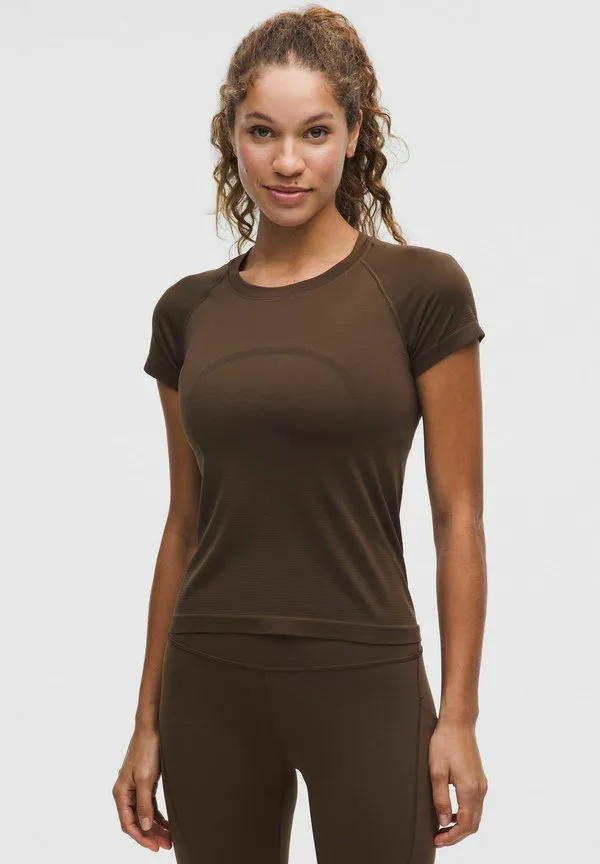 

Футболка swiftly tech 2.0 для бега, базовая модель Lululemon, Walnut Crunch Walnut Crunch, Коричневый, Футболка swiftly tech 2.0 для бега, базовая модель Lululemon, Walnut Crunch Walnut Crunch