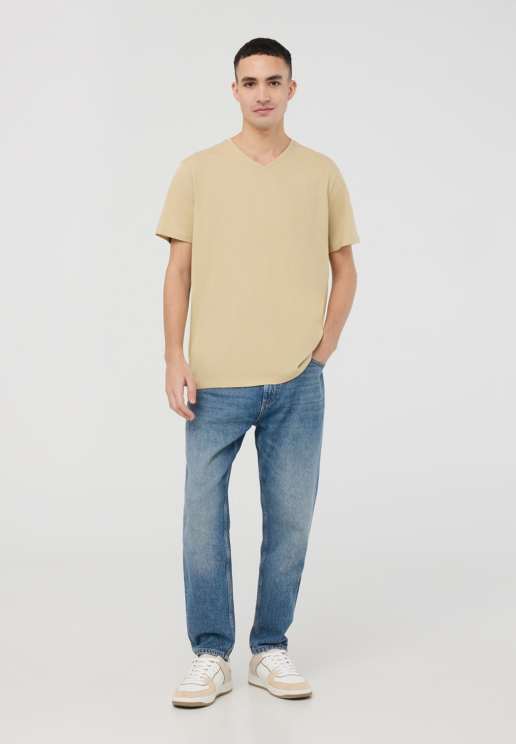 

Базовая футболка WITH A V-NECK Terranova, бежевый