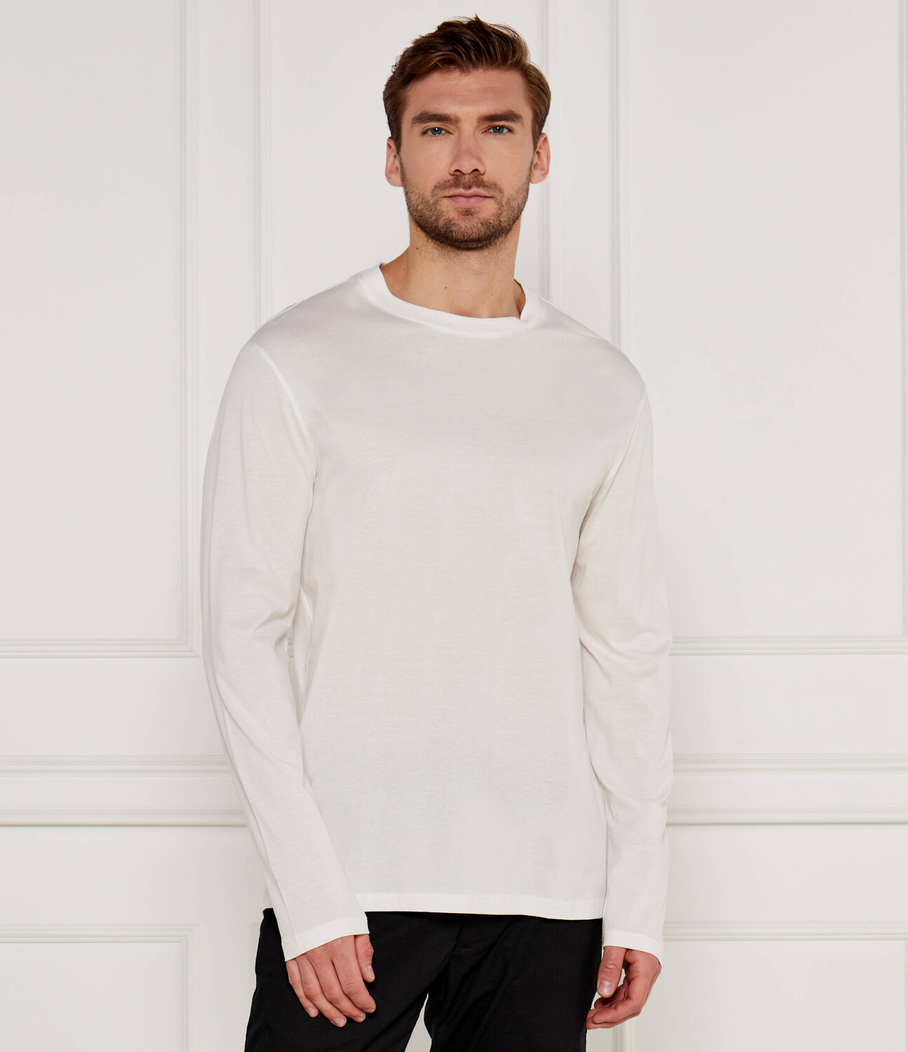 

Лонгслив Armani Exchange Regular Fit, белый