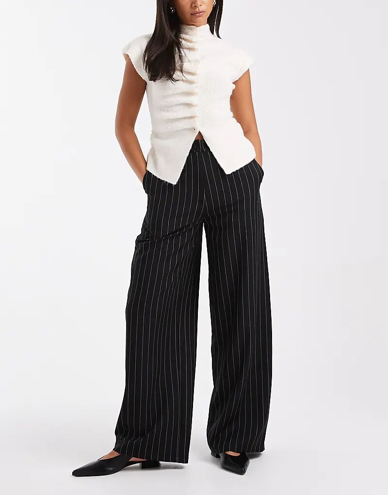 

Свободные брюки прямого кроя ASOS DESIGN черного цвета в тонкую полоску