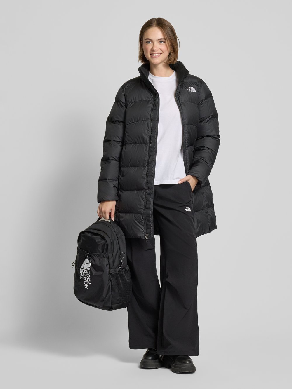 

Брюки из ткани с этикеткой The North Face, черный
