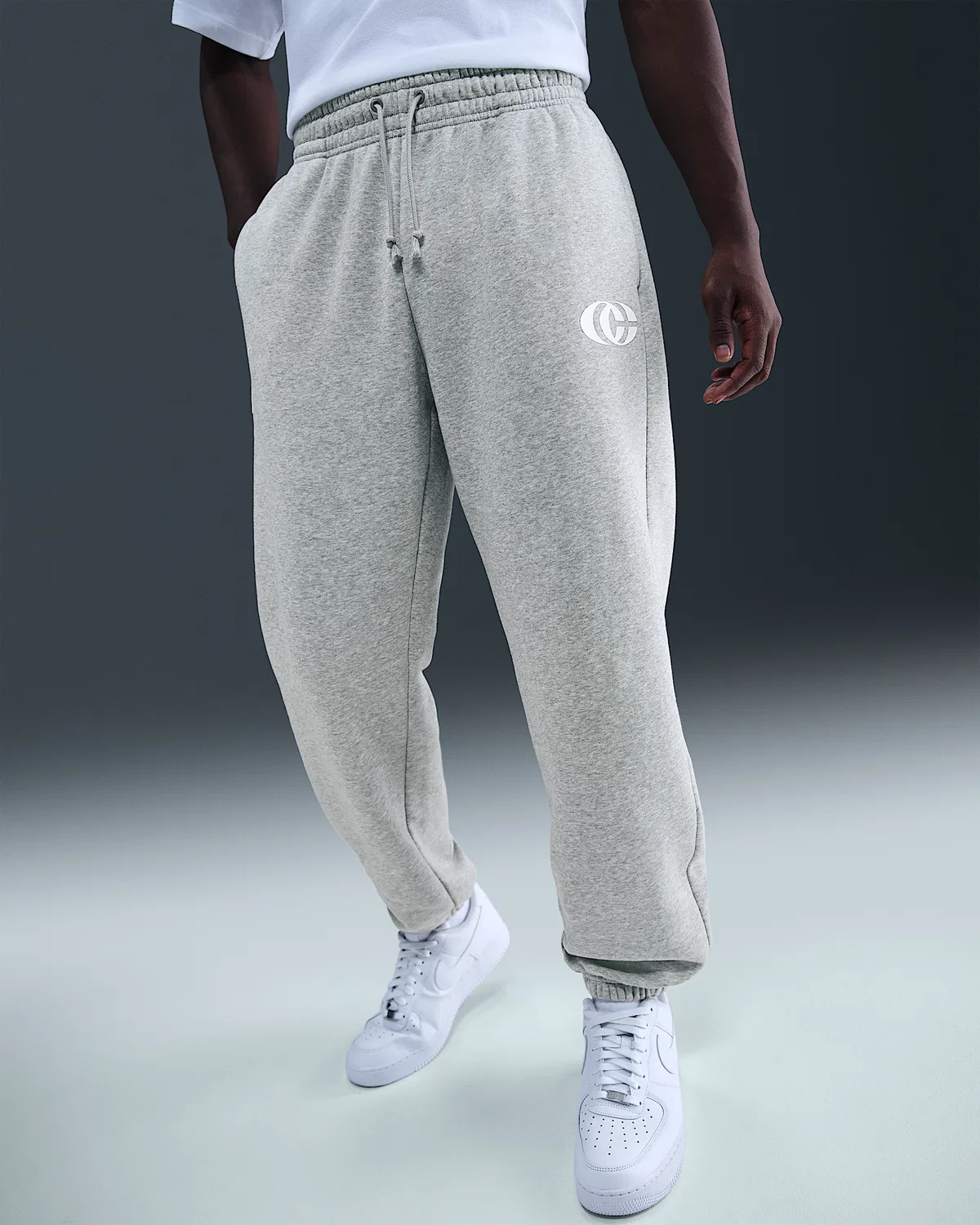 Nike Basketball Phoenix Fleece Pants Caitlin Clark, Dark Grey Heather/White/White — фото 2